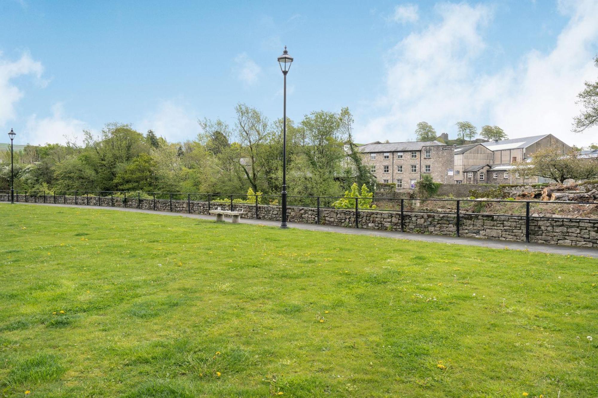 9 Camden Building Apartment Kendal Exterior photo
